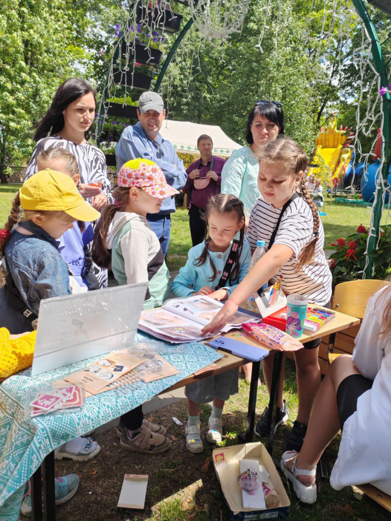 «Книжная поляна» в городском парке