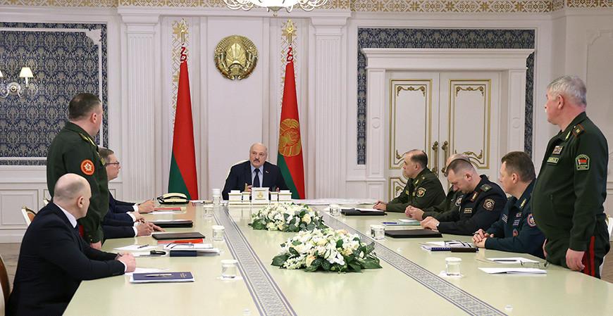 Александр Лукашенко: за ночь обстановка у западных и южных границ Беларуси резко изменилась