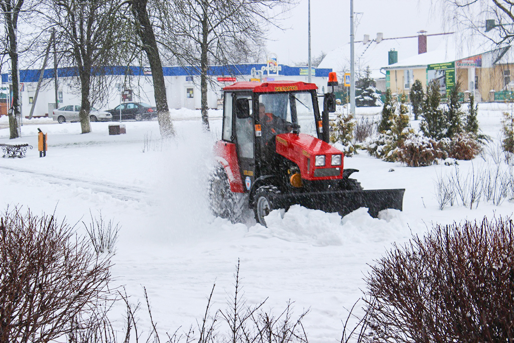 Техника и работники коммунальных служб брошены на расчистку снега