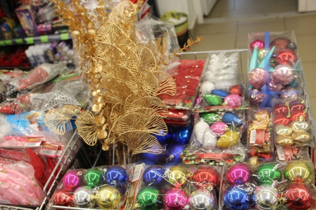 Торговые объекты Сморгони готовятся к Новому году