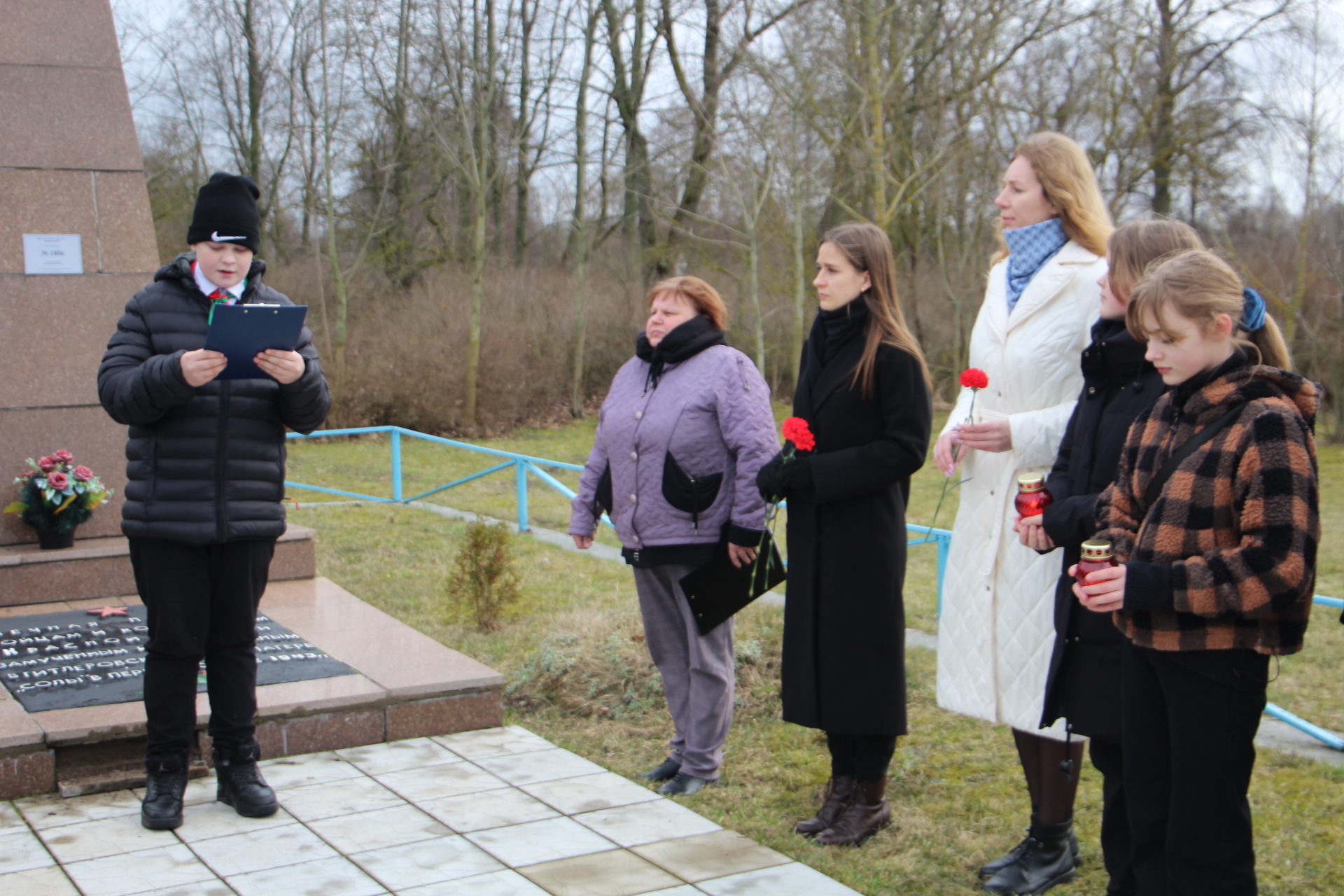 У братской могилы советских военнопленных в д. Ивашковцы прошел митинг-реквием