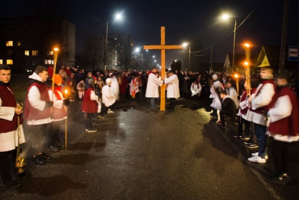 Католики пройдут крестным ходом по улицам Сморгони. Водителей предупреждают об ограничении движения