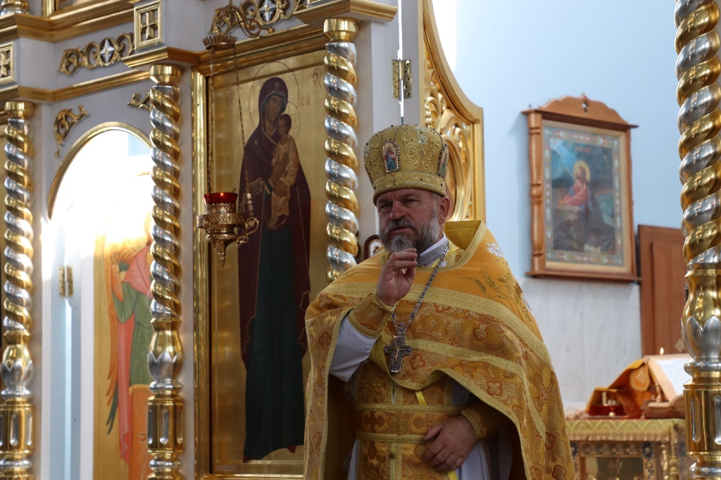 В соборе Преображения Господня и костёле Святого Михаила Архангела проходят праздничные Богослужения.