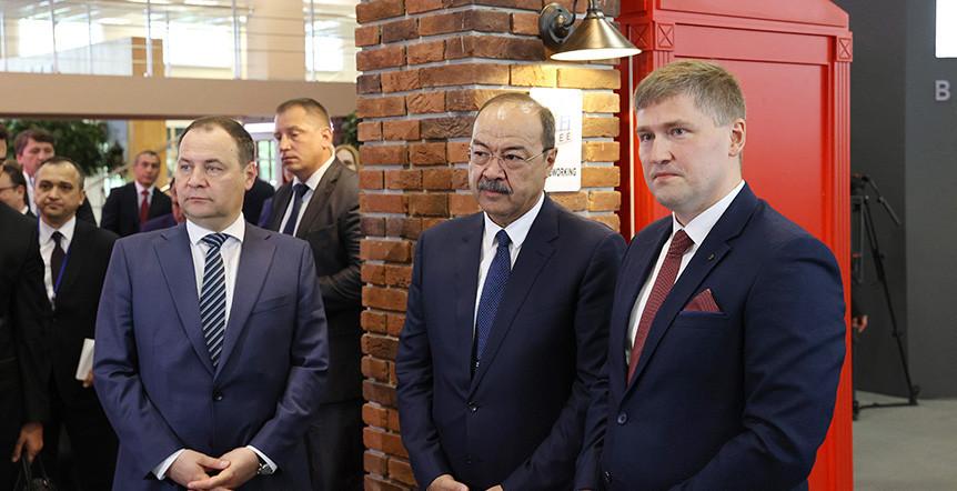 Премьер-министры Беларуси и Узбекистана ознакомились с деятельностью ПВТ