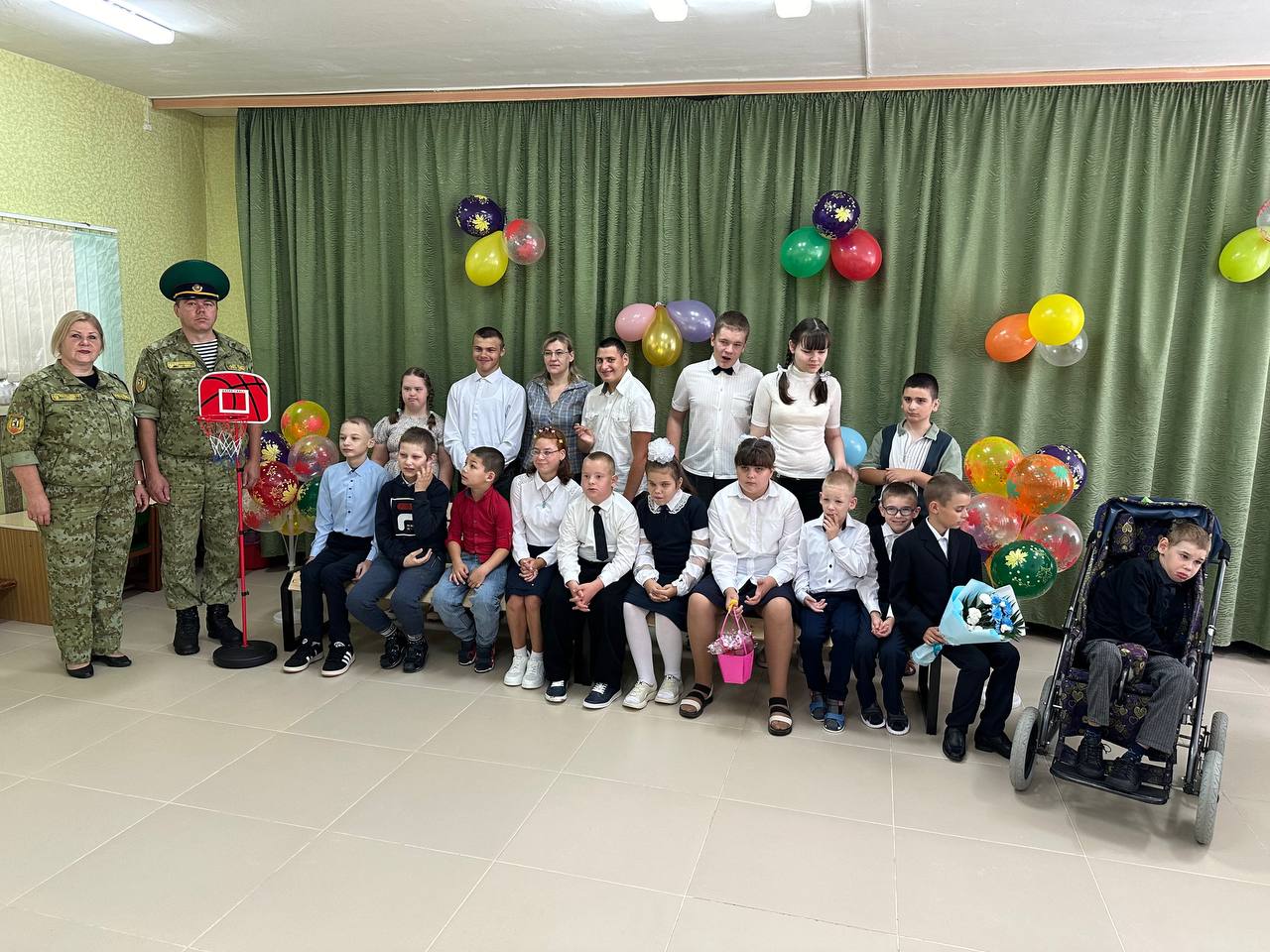 Благотворительная акция "Соберём детей в школу"