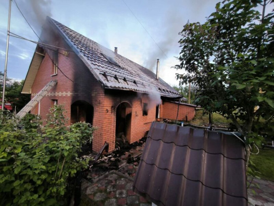 На пожаре под Сморгонью пострадали двое пенсионеров — обзор огненных ЧП 