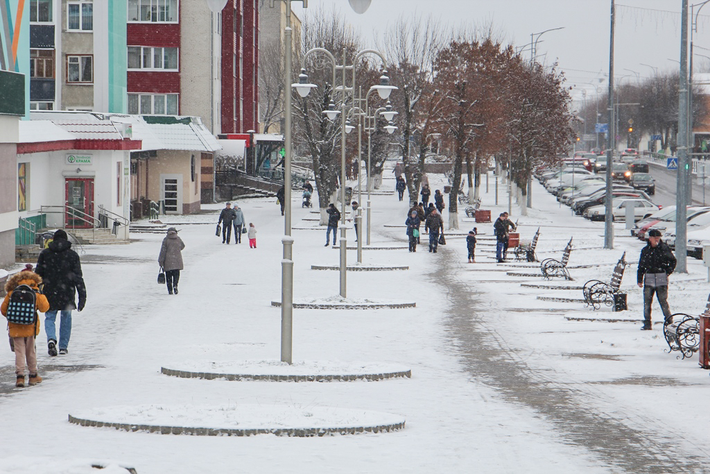 Фоторепортаж: Первый снег выпал в Сморгони