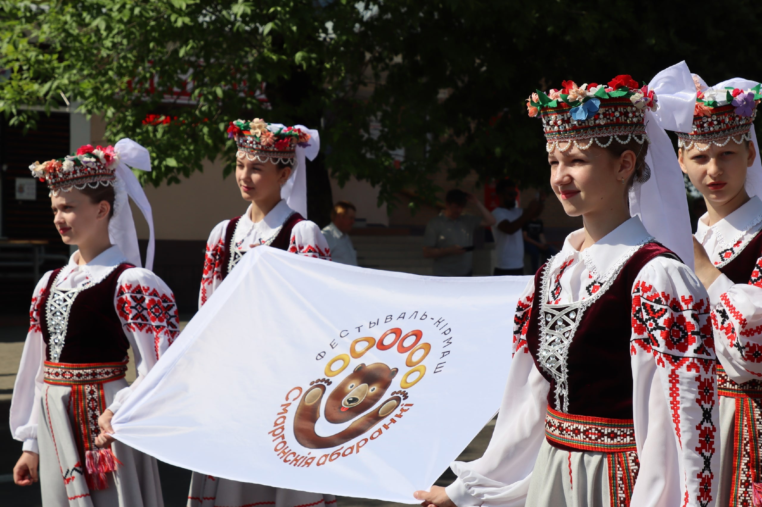 Участники фестиваля-ярмарки прошли по главной улице города
