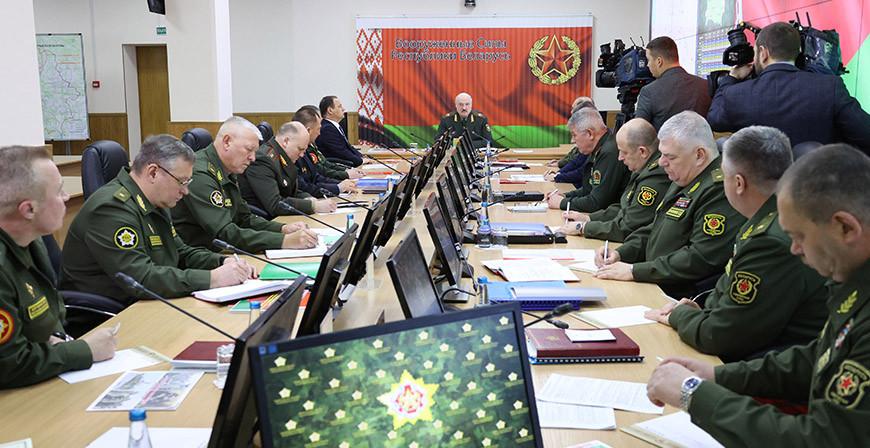 Александр Лукашенко сегодня в Минобороны проводит совещание по вопросам военной безопасности