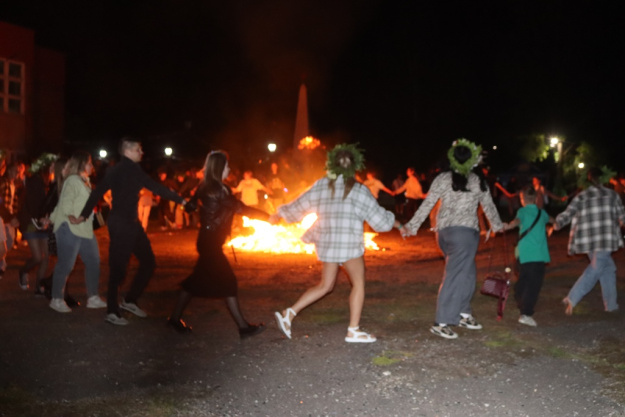 В Вишнево прошло «Свята Сонца, Зямлі і Вады»: огонь, песни и магия летней ночи
