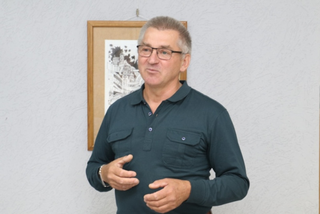 Вандроўкі ў часе: у смаргонскім музеі адкрылася выстава Мікалая Гіза «Легенды Крэўскага і Мірскага замкаў»