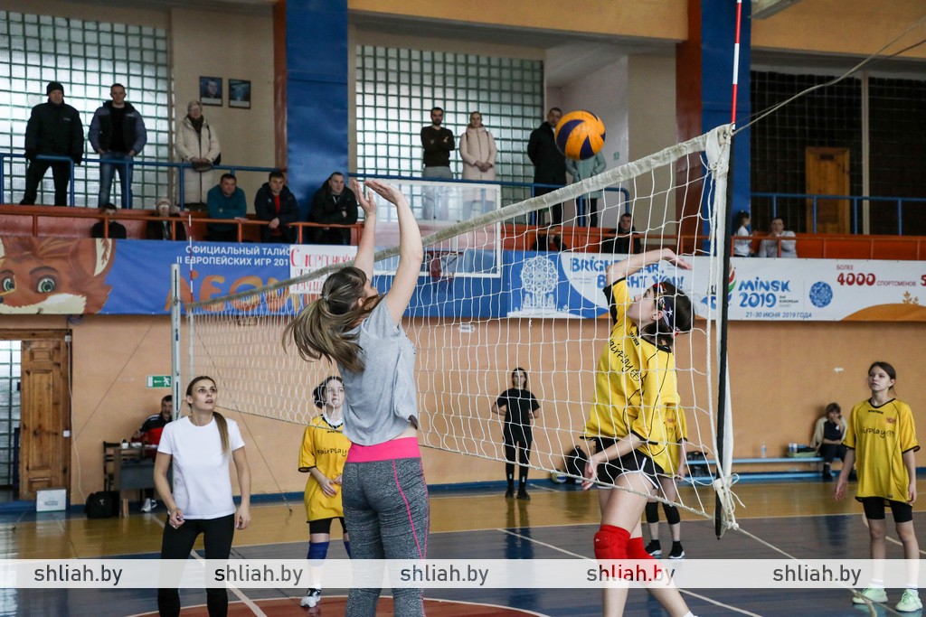 Зрелищные баталии на чемпионате района по волейболу