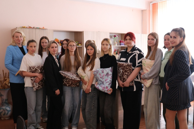 Молодежь помогает нуждающимся