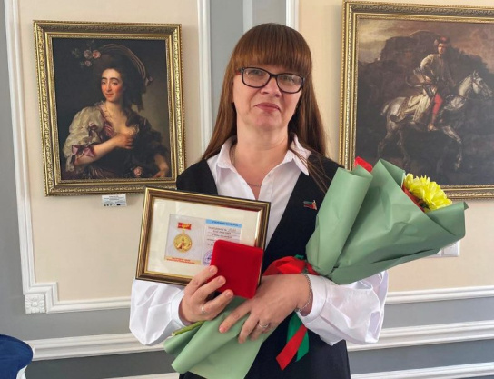Учитель СШ №5 Анна Павлюкевич получила нагрудный знак «Отличник образования»