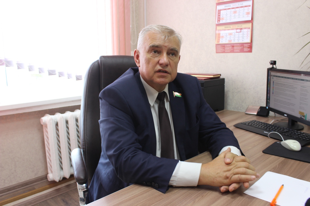 Депутат палаты представителей провел в Сморгони прием граждан и прямую линию