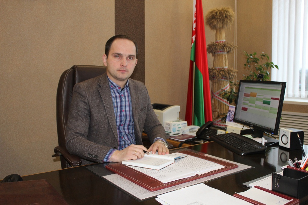 На вопросы граждан ответил первый заместитель председателя райисполкома Сергей Медзвецкас