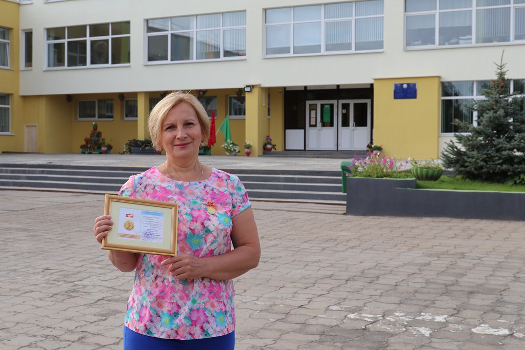 Светлана Пилипчук получила нагрудный знак «Отличник образования»