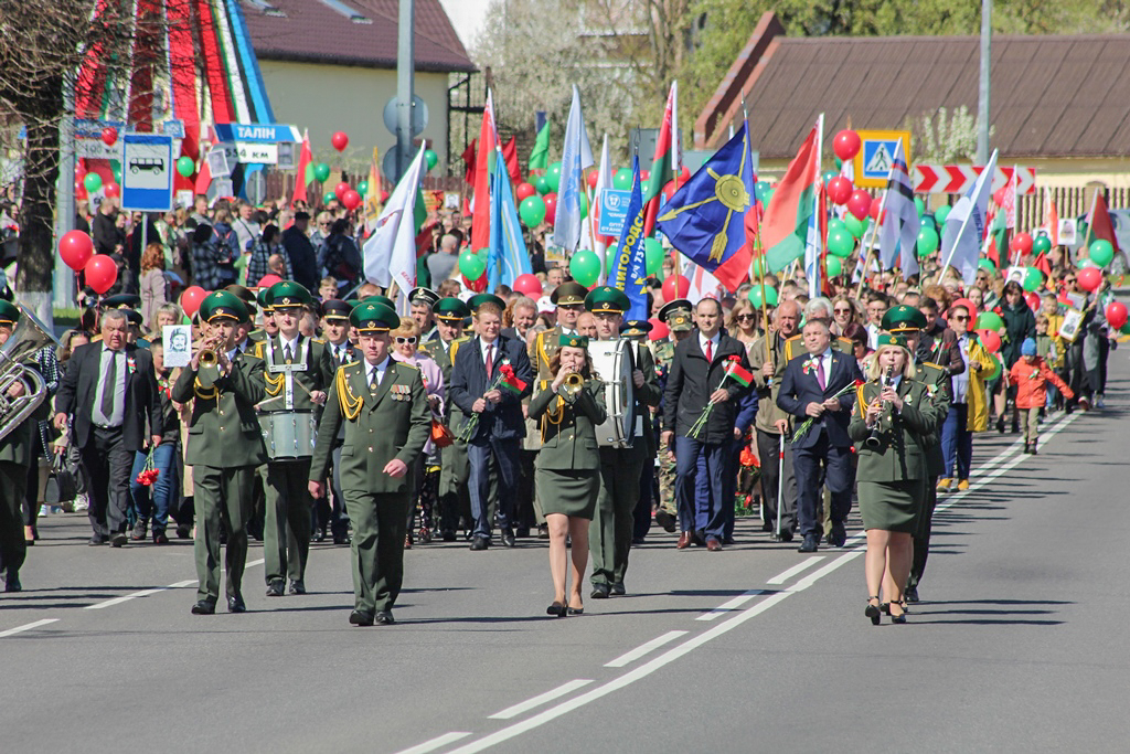 Праздничное шествие в День Победы прошло в Сморгони