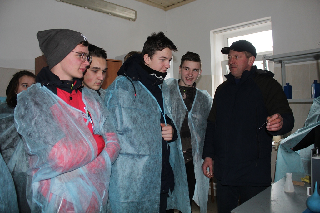 Школьники посетили учреждения АПК района