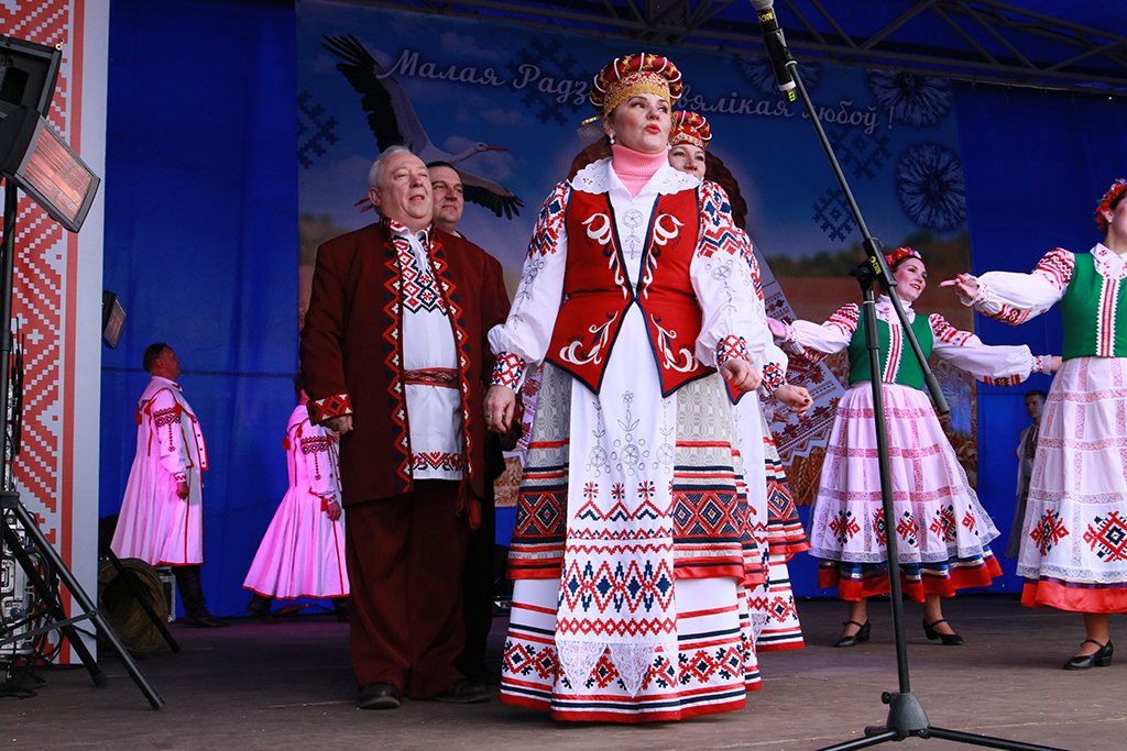 Творческие коллективы Гродненщины выступают на «Дожинках»