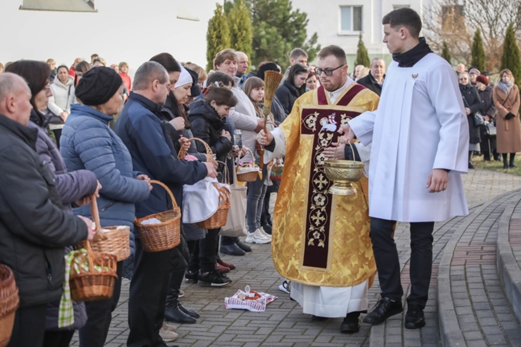 Христос воскрес! Католики Сморгони празднуют Пасху