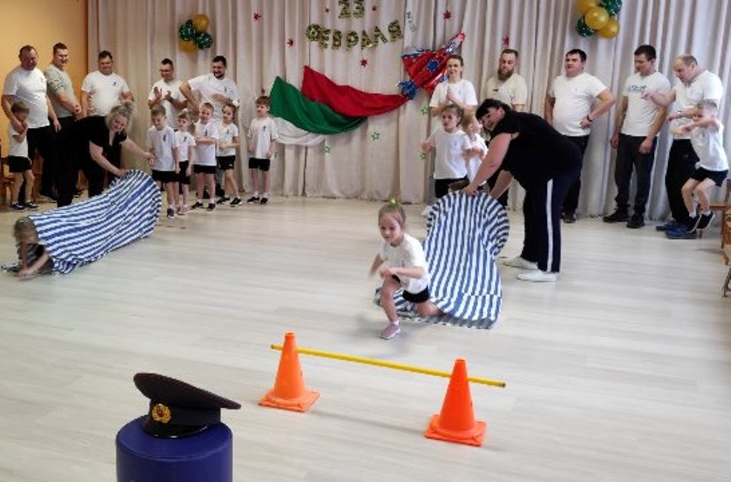 Ко Дню защитника Отечества в дошкольном центре развития ребенка прошел спортивно-музыкальный праздник