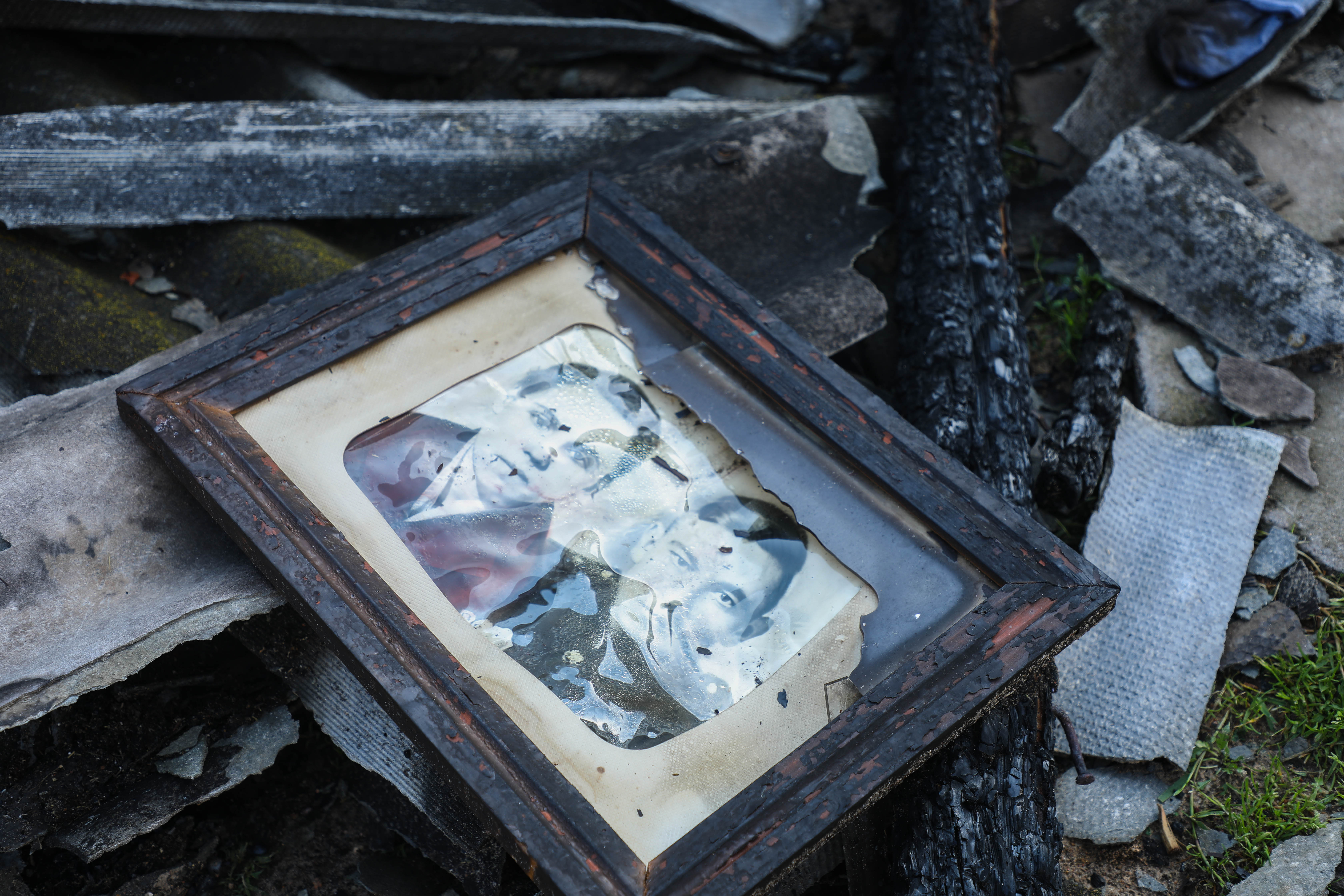 Съездили в деревню Аславеняты, где недавно произошёл пожар, и пообщались с хозяйкой сгоревшего дома