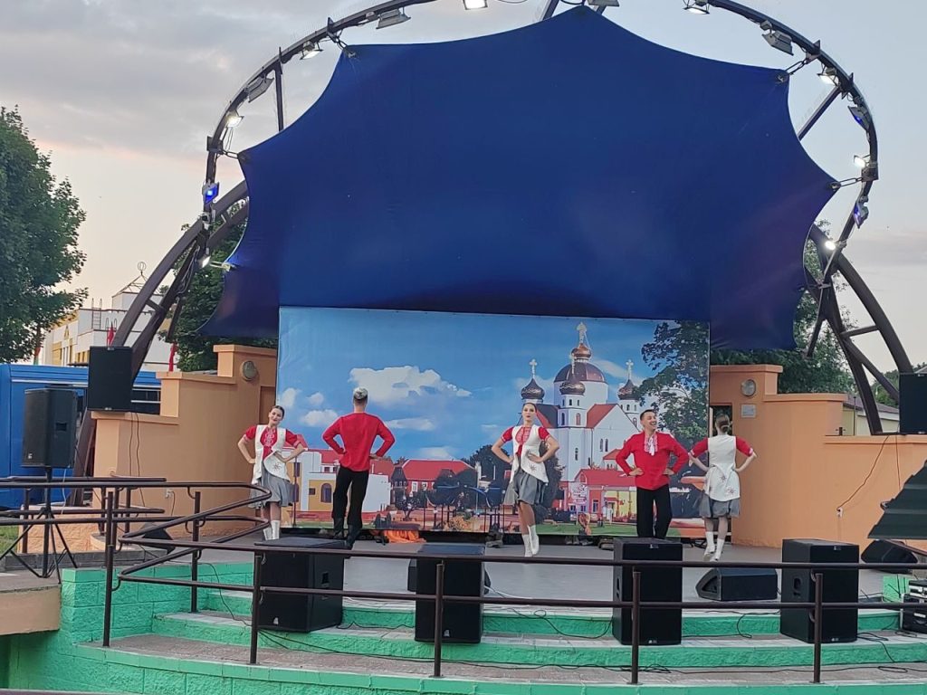 Яркой концертной программой и акцией «Споём гимн вместе» завершилось празднование Дня Независимости Республики Беларусь на Сморгонщине