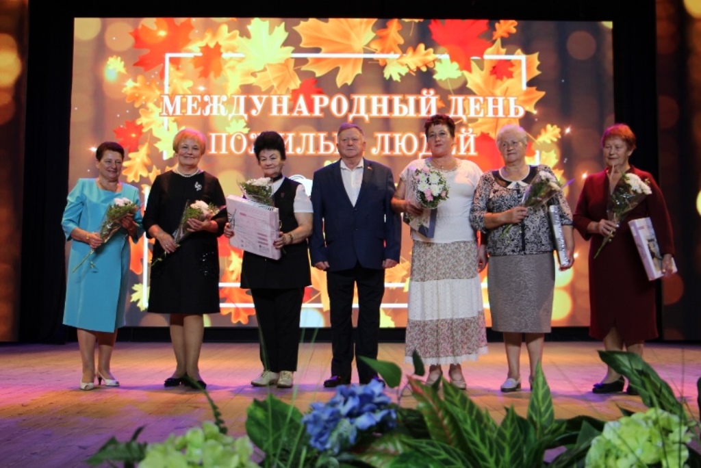«От всей души с поклоном и любовью»: в РЦК прошел праздничный концерт ко Дню пожилых людей
