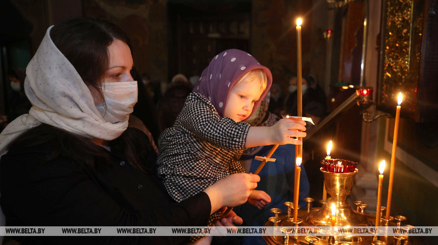 Православные верующие сегодня празднуют Прощеное воскресенье