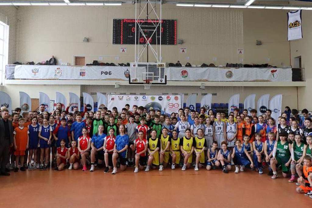 Команда юношей и девушек Сморгонской СШ № 1 принимала участие в международных соревнованиях по баскетболу 4х4