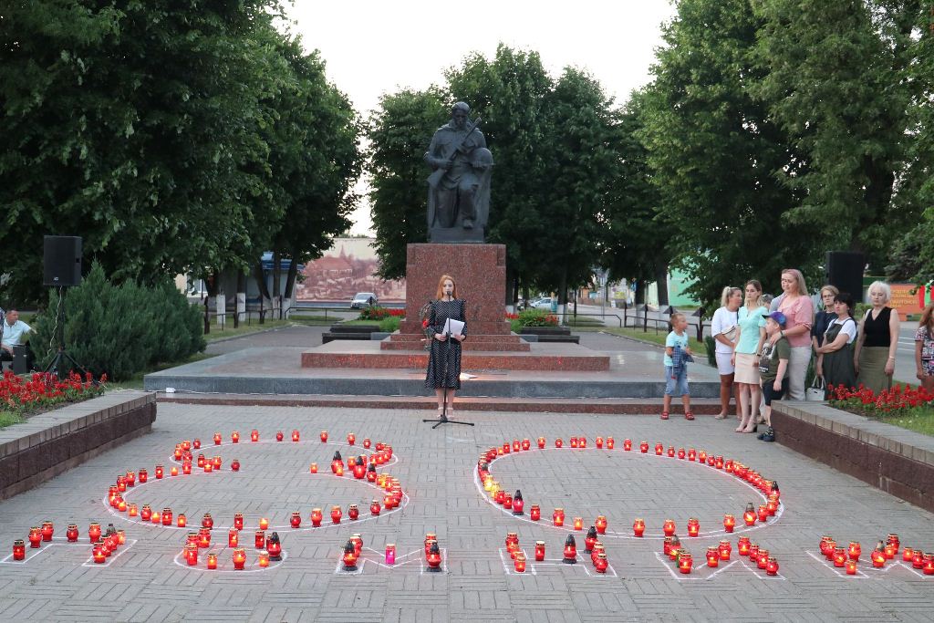 Вечером 21 июня возле памятника погибшим воинам и партизанам прошла акция «80 лет Памяти»
