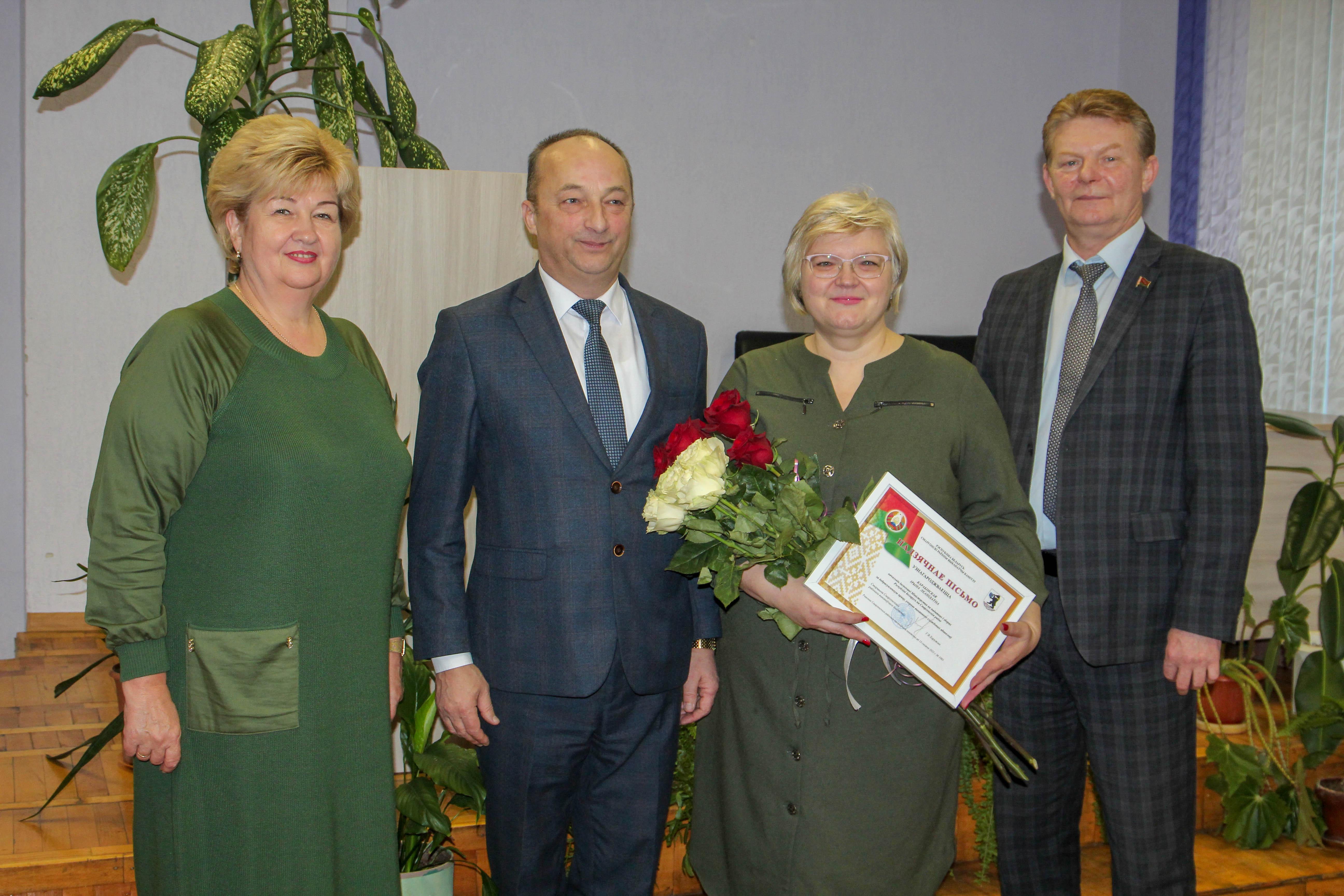 Ирина Карабинская принимает поздравления с юбилеем