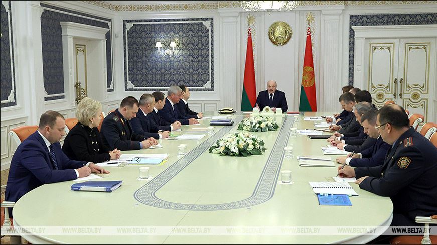 Александр Лукашенко поручил разобраться с дорожным сбором на уровне правительства и парламента. А что говорят там?