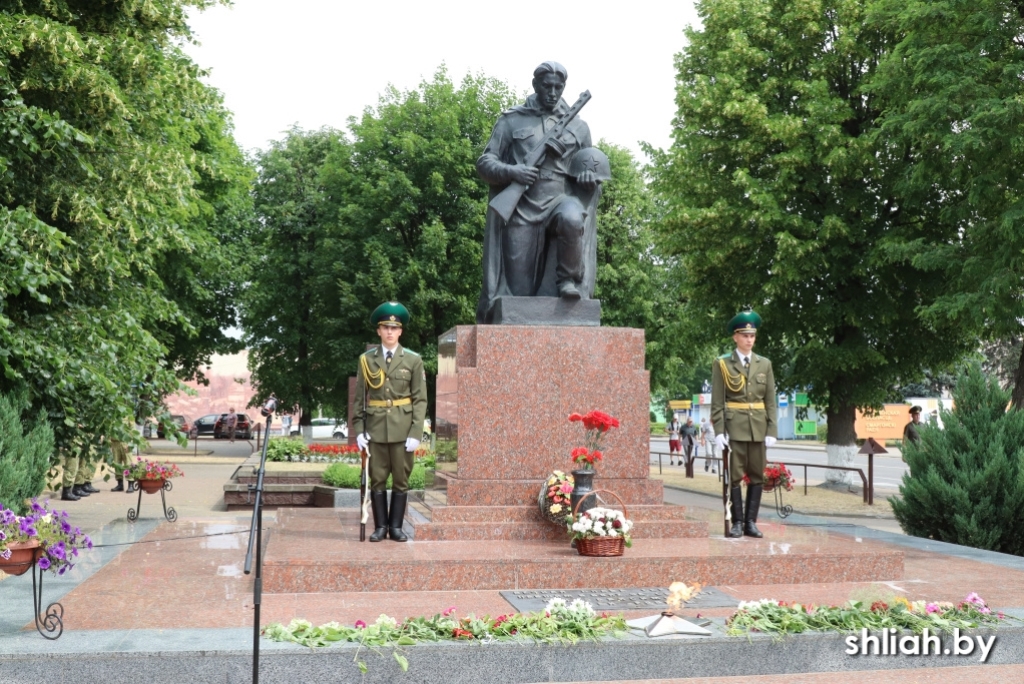 Никогда не забыть тех суровых дней