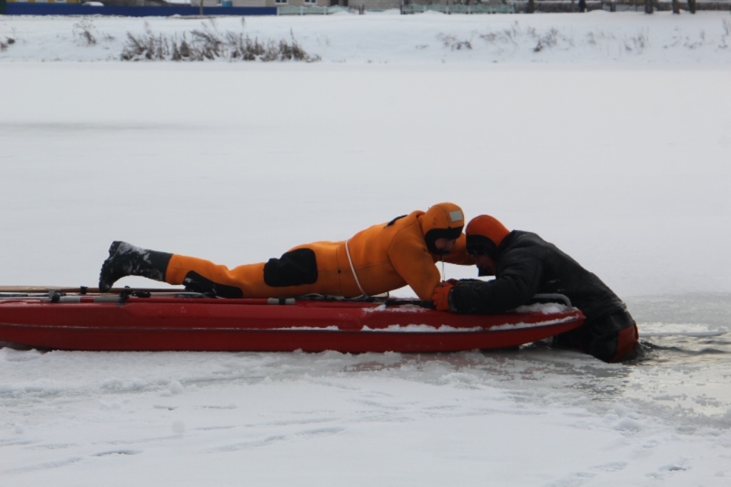 Что должно быть у рыбаков? Сотрудники райотдела МЧС и ОСВОД провели рейд по водоёмам