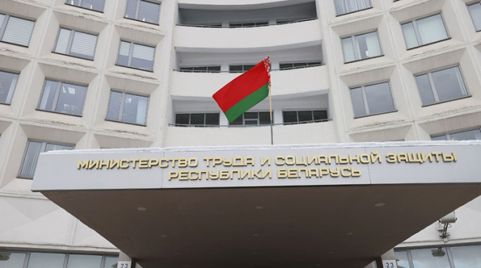 С 1 июля 2025 года социальные выплаты будут перечисляться только на базовый счет