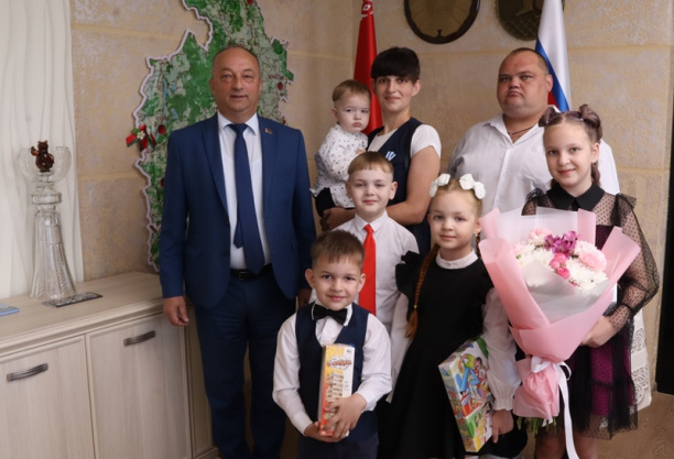 Признание материнского подвига: Татьяна Стасилович из Сморгони удостоена ордена Матери