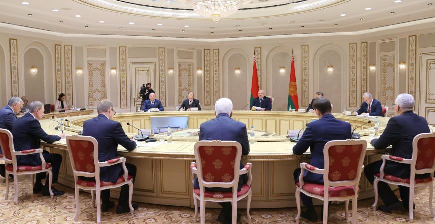 Александр Лукашенко: Беларусь рассчитывает на активизацию партнерских связей с Алтайским краем России