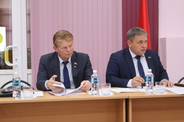 На базе Синьковского сельсовета прошло заседание Сморгонского районного исполнительного комитета и президиума районного Совета депутатов