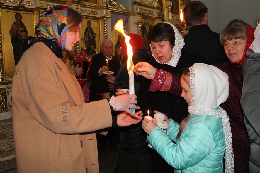 Православные верующие отмечают Пасху