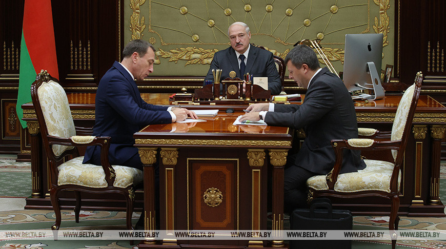 О зарплатах, пенсиях и внешнем долге - Александр Лукашенко принял с докладом первого вице-премьера и министра финансов