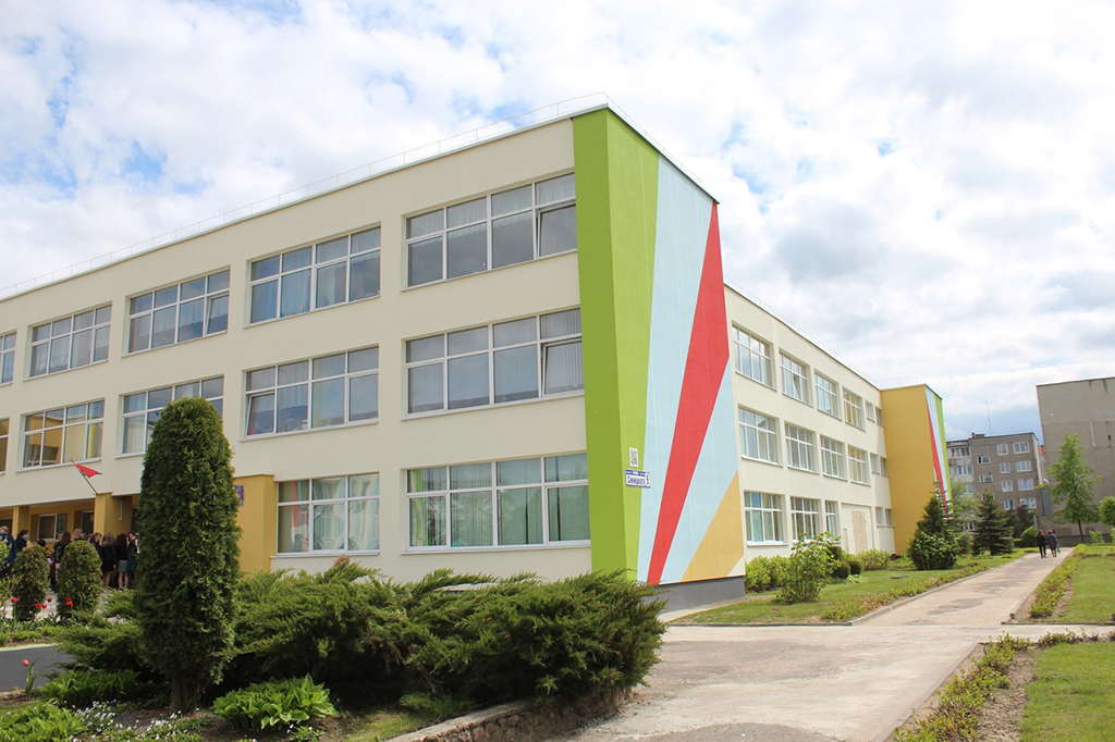 Обновлённый фасад здания средней школы №5 сдан в эксплуатацию