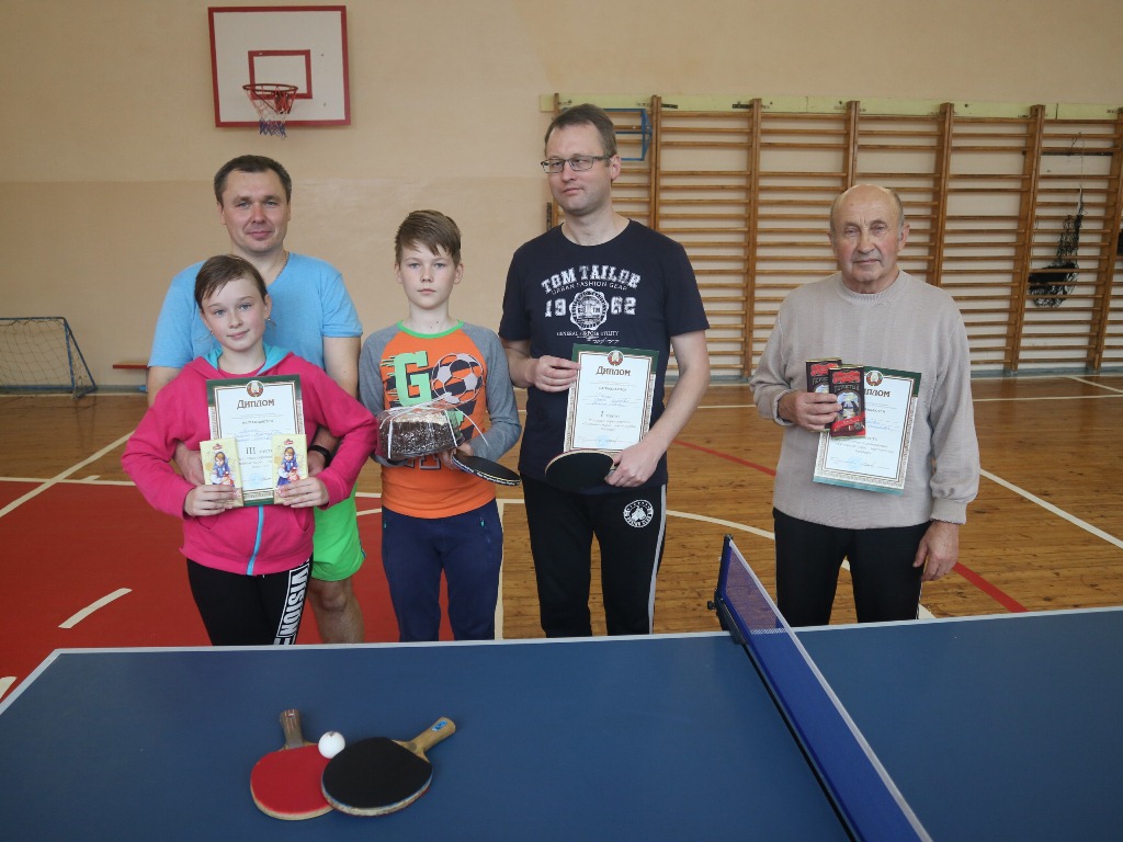 В Сморгони определили сильнейшую семью в настольном теннисе
