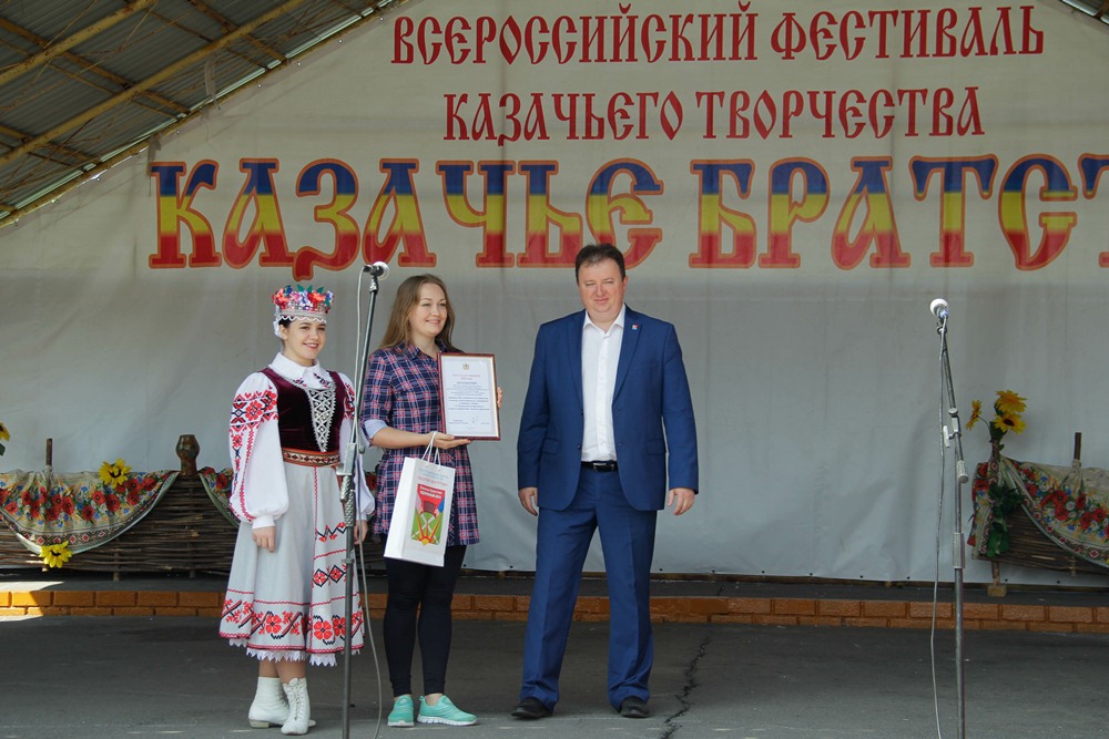 Образцовый ансамбль танца «Вильяночка» выступил на фестивале «Казачье братство»