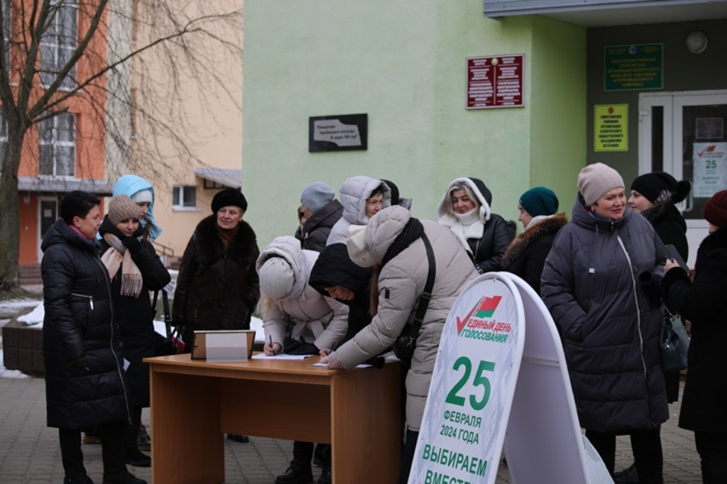 Активно проходит сбор подписей  в поддержку выдвижения кандидатов в депутаты различных уровней