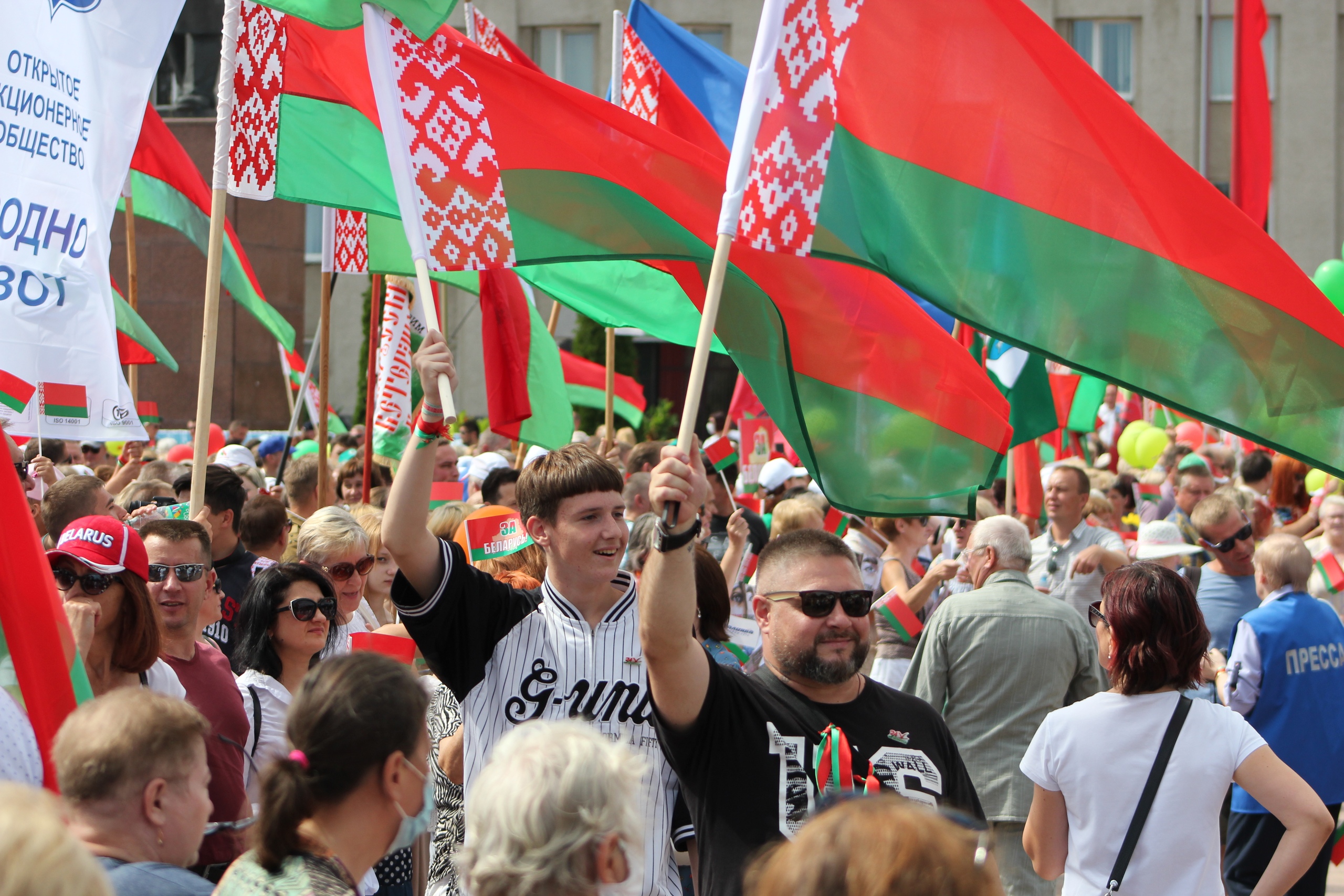 В Гродно проходит митинг "За Беларусь!"