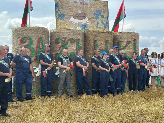 Символично, торжественно, по-хозяйски: в КСУП «Совбел 2016» прошёл обряд «Зажинки–2025»