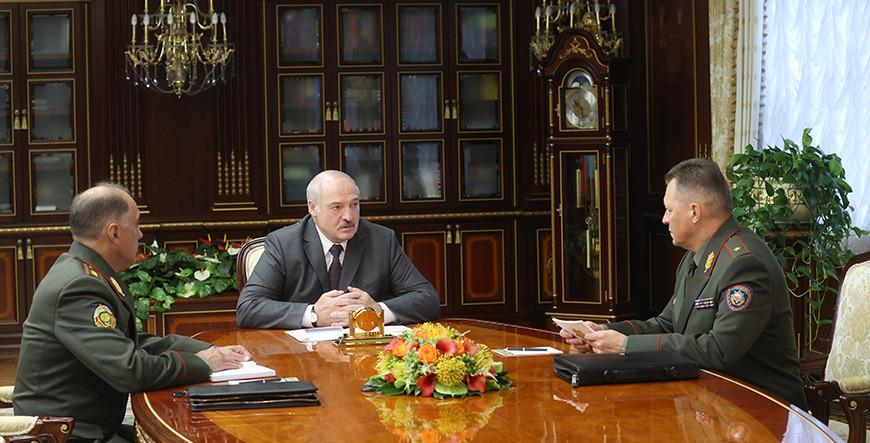 "Главная задача - сохранить людей" - Александр Лукашенко принял с докладом главу МЧС