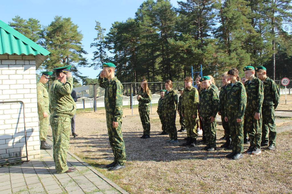 В Учебном центре Института пограничной службы провели занятия с учениками военно-патриотического класса